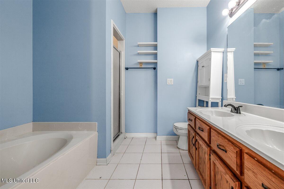 13066 Sandbourne South Olive Branch, MS 38654 - Photo 17 of 33 20-Primary Bathroom
