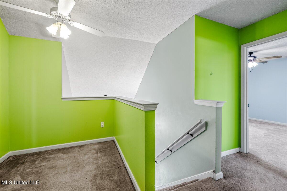 13066 Sandbourne South Olive Branch, MS 38654 - Photo 29 of 33 32-Landing