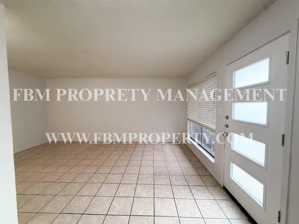 $800 | 2401 Yorkstown Drive, Unit 115, Ennis, TX 75119