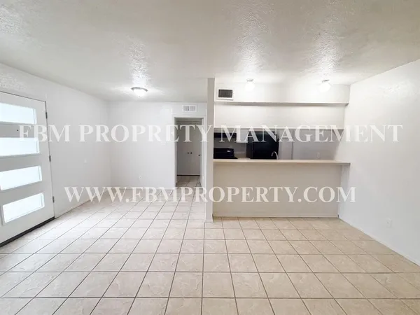 $800 | 2401 Yorkstown Drive, Unit 115, Ennis, TX 75119