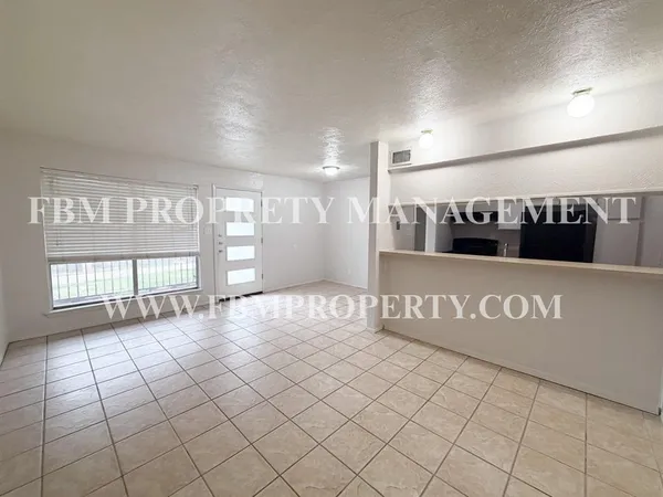 $800 | 2401 Yorkstown Drive, Unit 115, Ennis, TX 75119