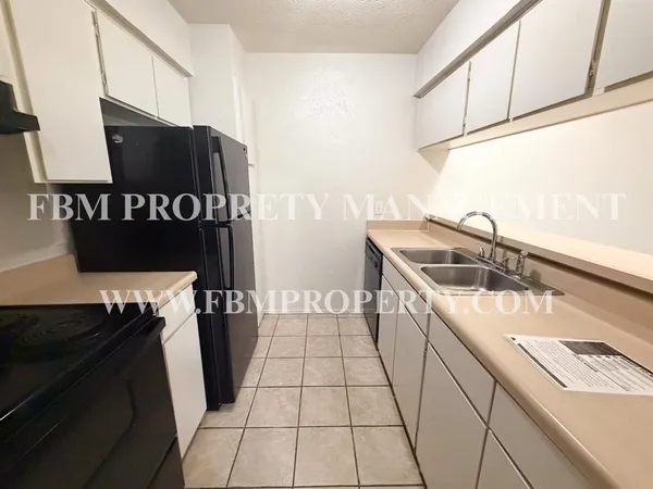 $800 | 2401 Yorkstown Drive, Unit 115, Ennis, TX 75119