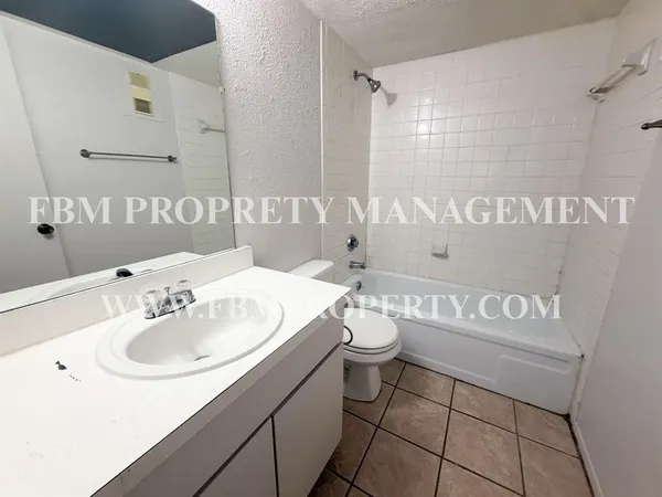 $800 | 2401 Yorkstown Drive, Unit 115, Ennis, TX 75119