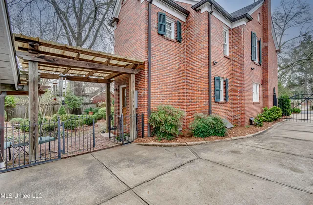 $427,500 | 1504 Pinehurst Place, Jackson, MS 39202