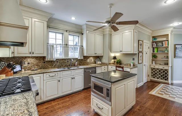 $427,500 | 1504 Pinehurst Place, Jackson, MS 39202