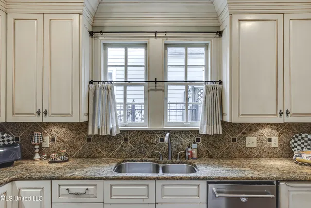 $427,500 | 1504 Pinehurst Place, Jackson, MS 39202