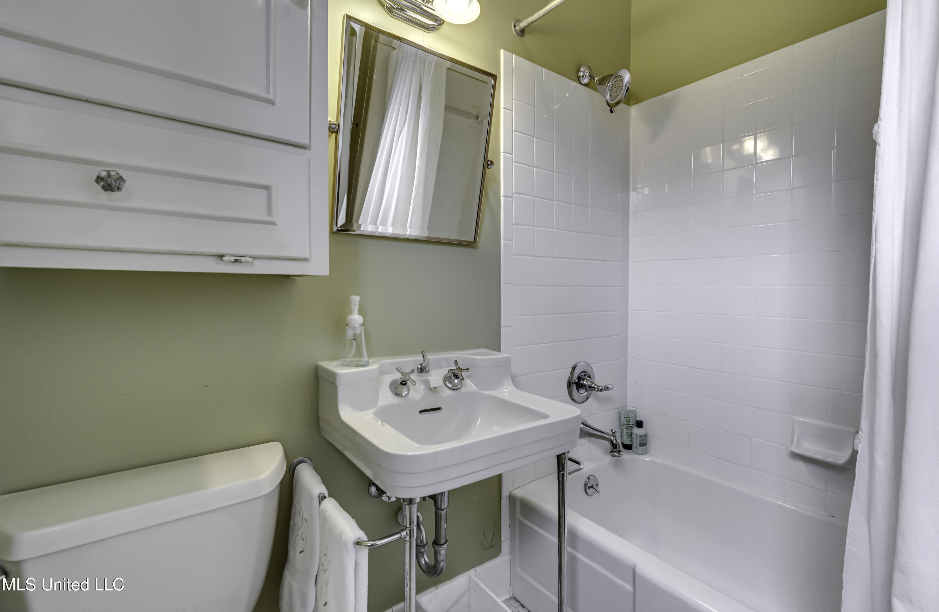 1504 Pinehurst Place Jackson, MS 39202 - Photo 49 of 59 1504 Pinehurst--60