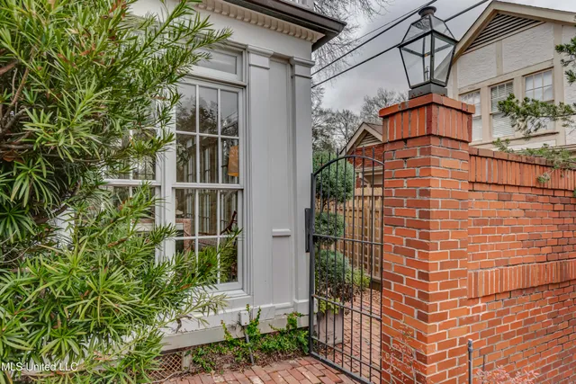 $427,500 | 1504 Pinehurst Place, Jackson, MS 39202