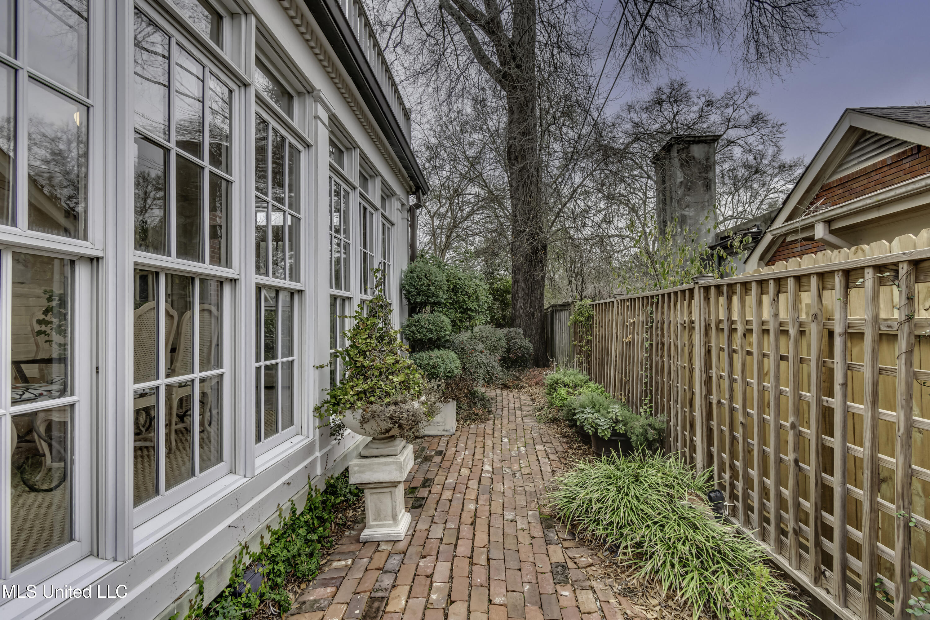 1504 Pinehurst Place Jackson, MS 39202 - Photo 6 of 59 1504 Pinehurst--9