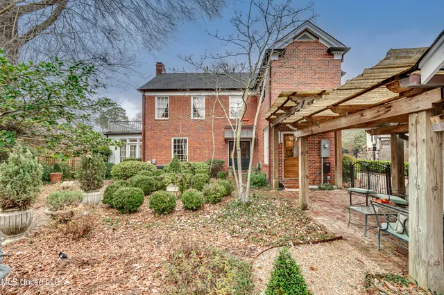 $427,500 | 1504 Pinehurst Place, Jackson, MS 39202