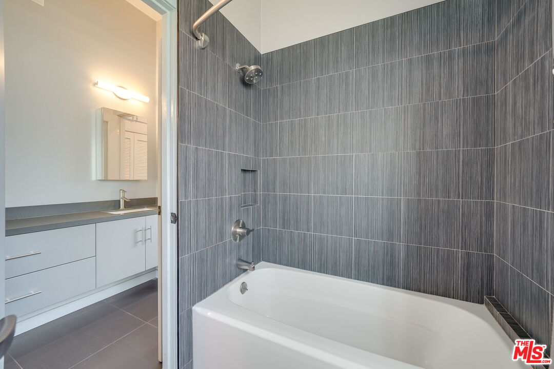 929 Dickson Street Marina del Rey, CA 90292 - Photo 21 of 31