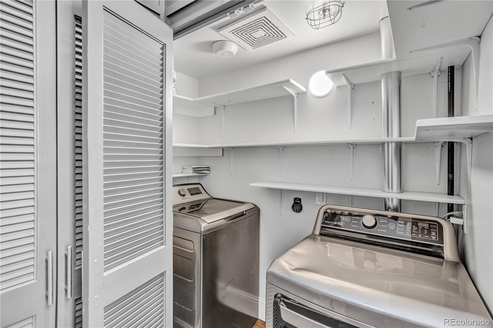 1501 Wazee Street, Unit 4B Denver, CO 80202 - Photo 20 of 40 a utility room with dryer and washer