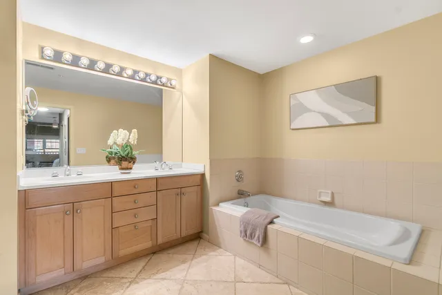 $620,000 | 950 Augusta Way, Unit 204, Highland Park, IL 60035