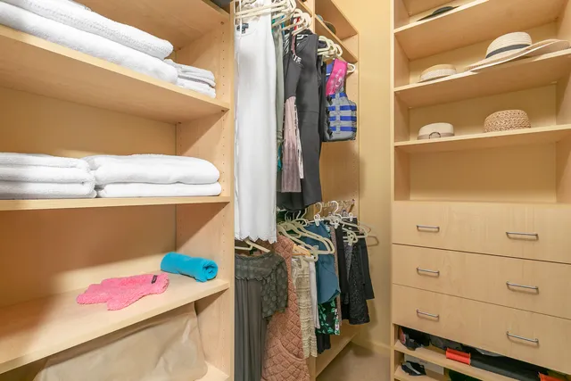 $620,000 | 950 Augusta Way, Unit 204, Highland Park, IL 60035