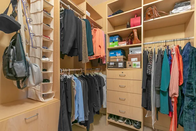 $620,000 | 950 Augusta Way, Unit 204, Highland Park, IL 60035