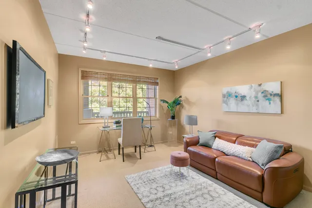 $620,000 | 950 Augusta Way, Unit 204, Highland Park, IL 60035