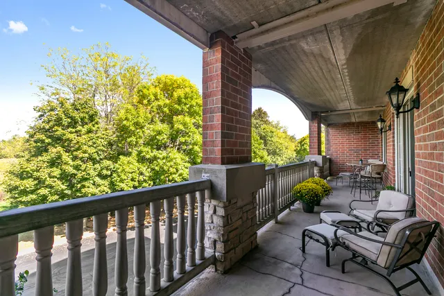$620,000 | 950 Augusta Way, Unit 204, Highland Park, IL 60035