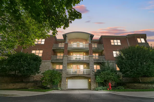 $620,000 | 950 Augusta Way, Unit 204, Highland Park, IL 60035