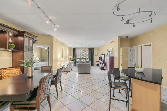 $620,000 | 950 Augusta Way, Unit 204, Highland Park, IL 60035