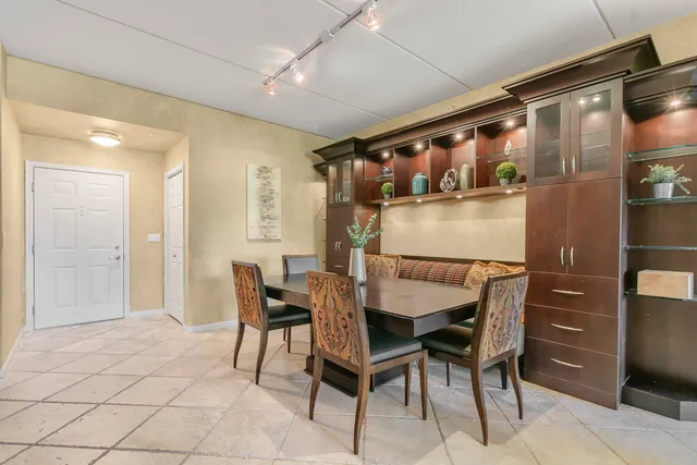 $620,000 | 950 Augusta Way, Unit 204, Highland Park, IL 60035