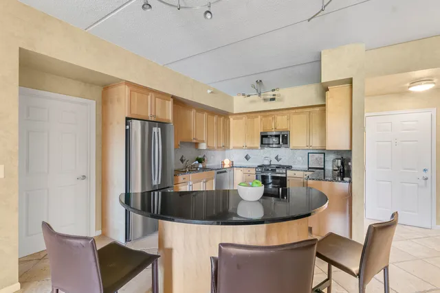 $620,000 | 950 Augusta Way, Unit 204, Highland Park, IL 60035