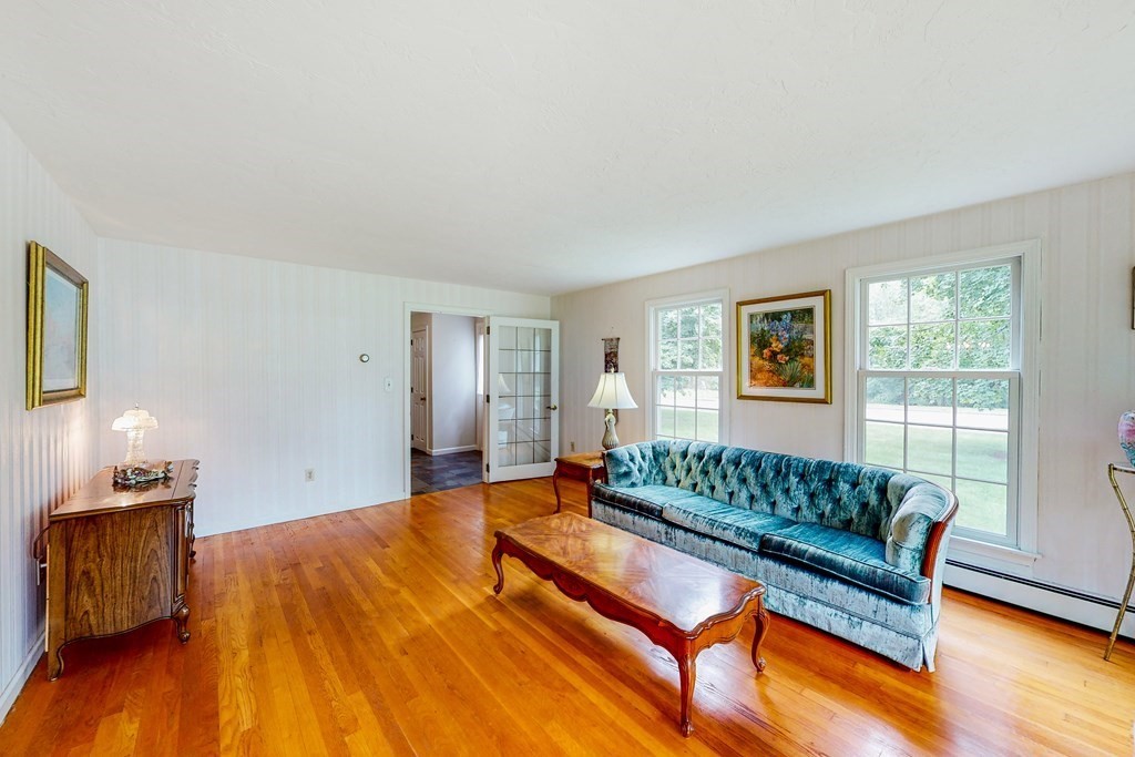 23 Oriole Road Medfield, MA 02052 - Photo 12 of 36 Gallery Image 12