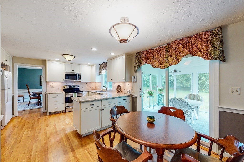 23 Oriole Road Medfield, MA 02052 - Photo 3 of 36 Gallery Image 3