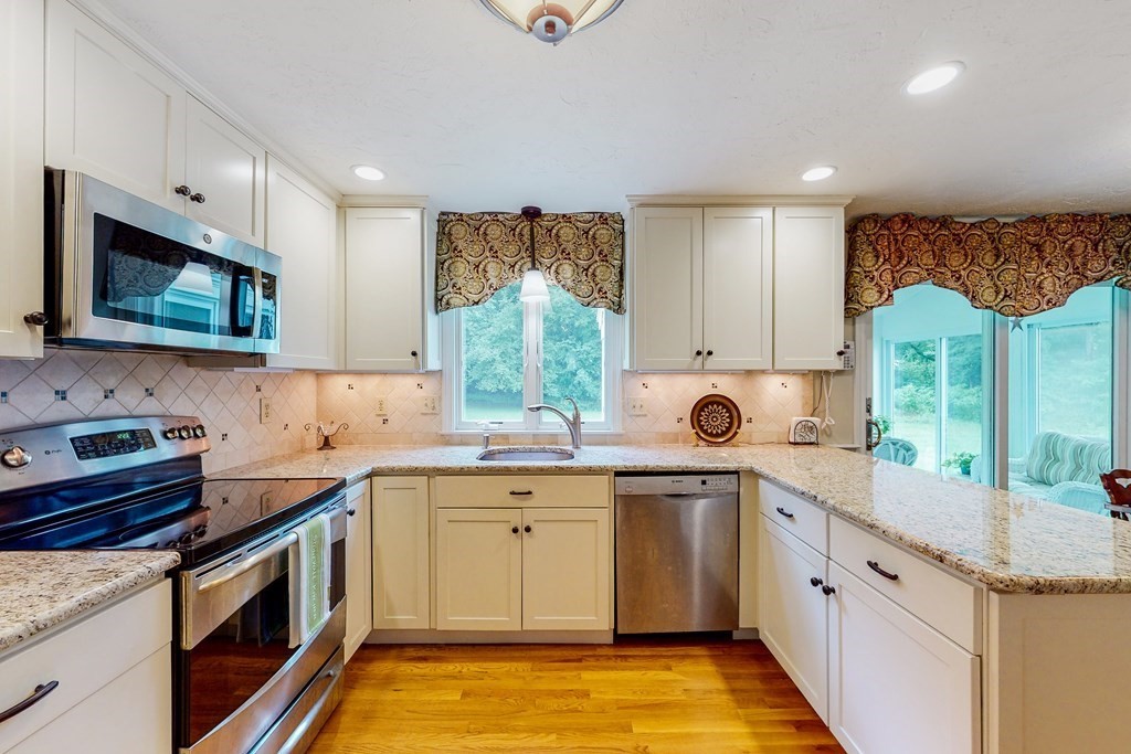 23 Oriole Road Medfield, MA 02052 - Photo 5 of 36 Gallery Image 5