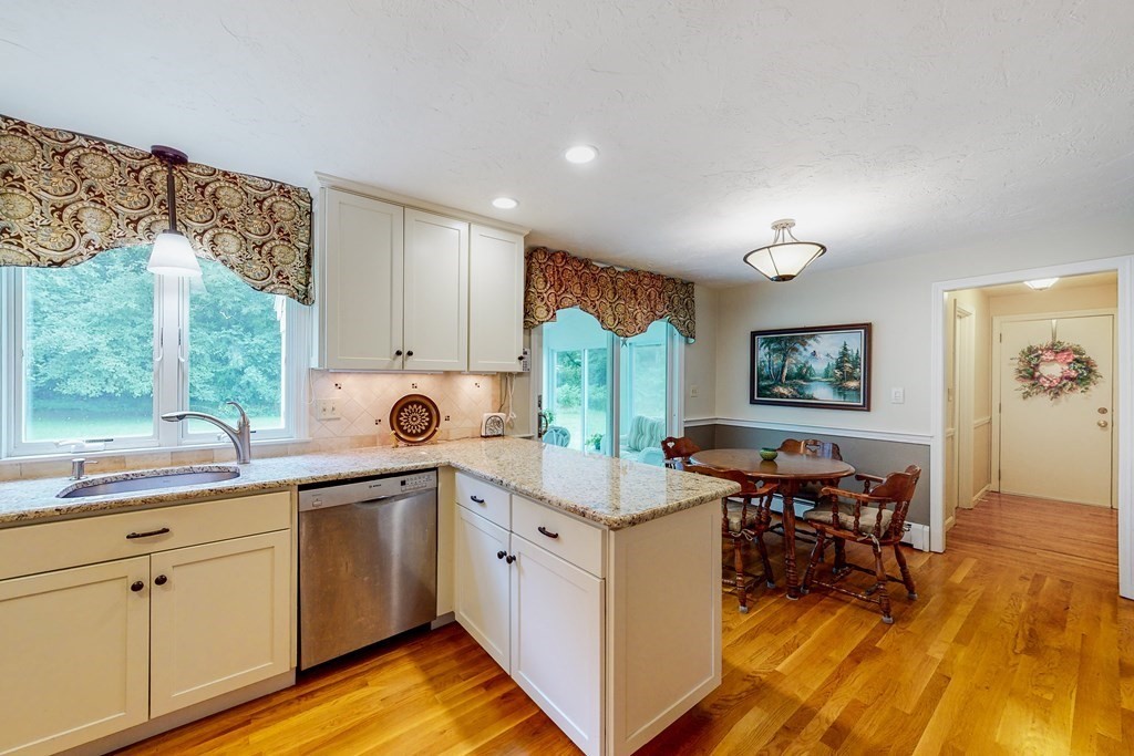 23 Oriole Road Medfield, MA 02052 - Photo 6 of 36 Gallery Image 6