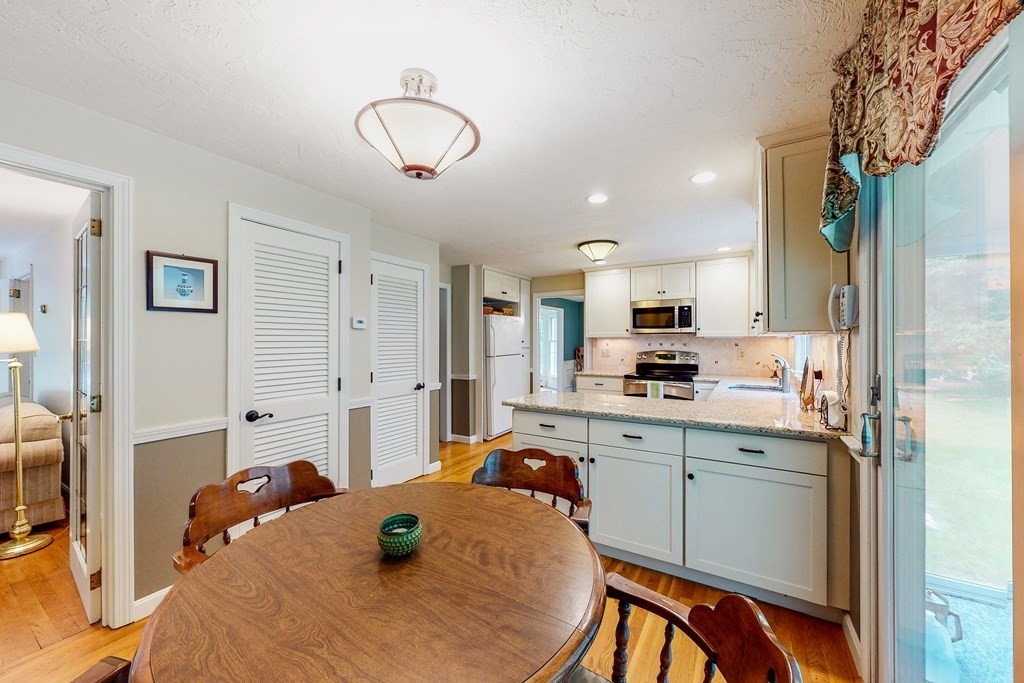 23 Oriole Road Medfield, MA 02052 - Photo 7 of 36 Gallery Image 7