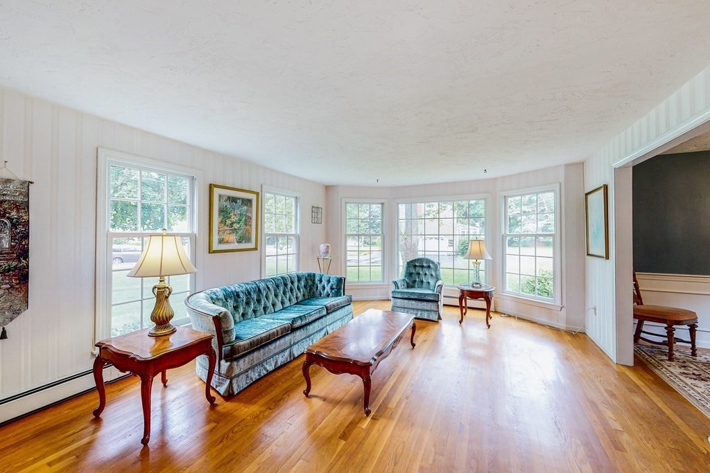 23 Oriole Road Medfield, MA 02052 - Photo 10 of 36 Gallery Image 10