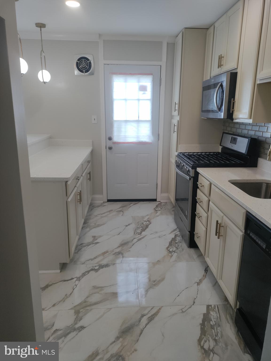 4209 Labyrinth Road Baltimore, MD 21215 - Photo 5 of 24 Kitchen