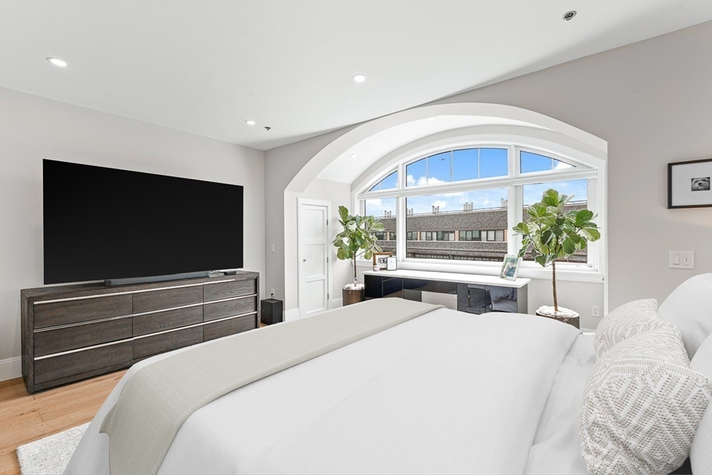 50 Battery Street, Unit PH3 Boston, MA 02109 - Photo 17 of 34