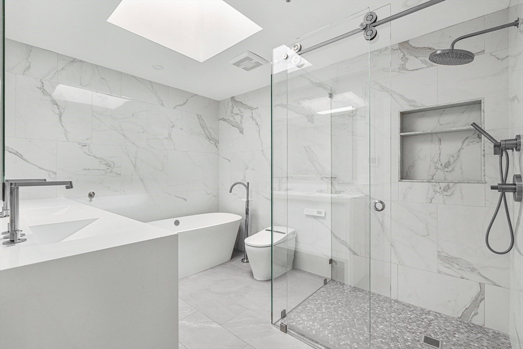 50 Battery Street, Unit PH3 Boston, MA 02109 - Photo 21 of 34