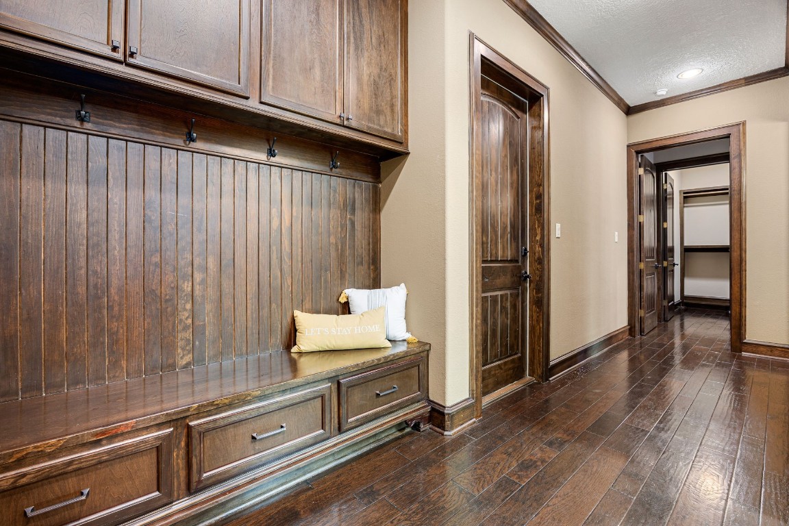 27302 Keystone Bend Court Spring, TX 77386 - Photo 25 of 50 Mud area convienently located by garage door