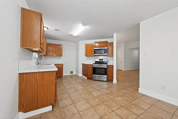 $2,150 | 18822 Yaupon Trail, Humble, TX 77346