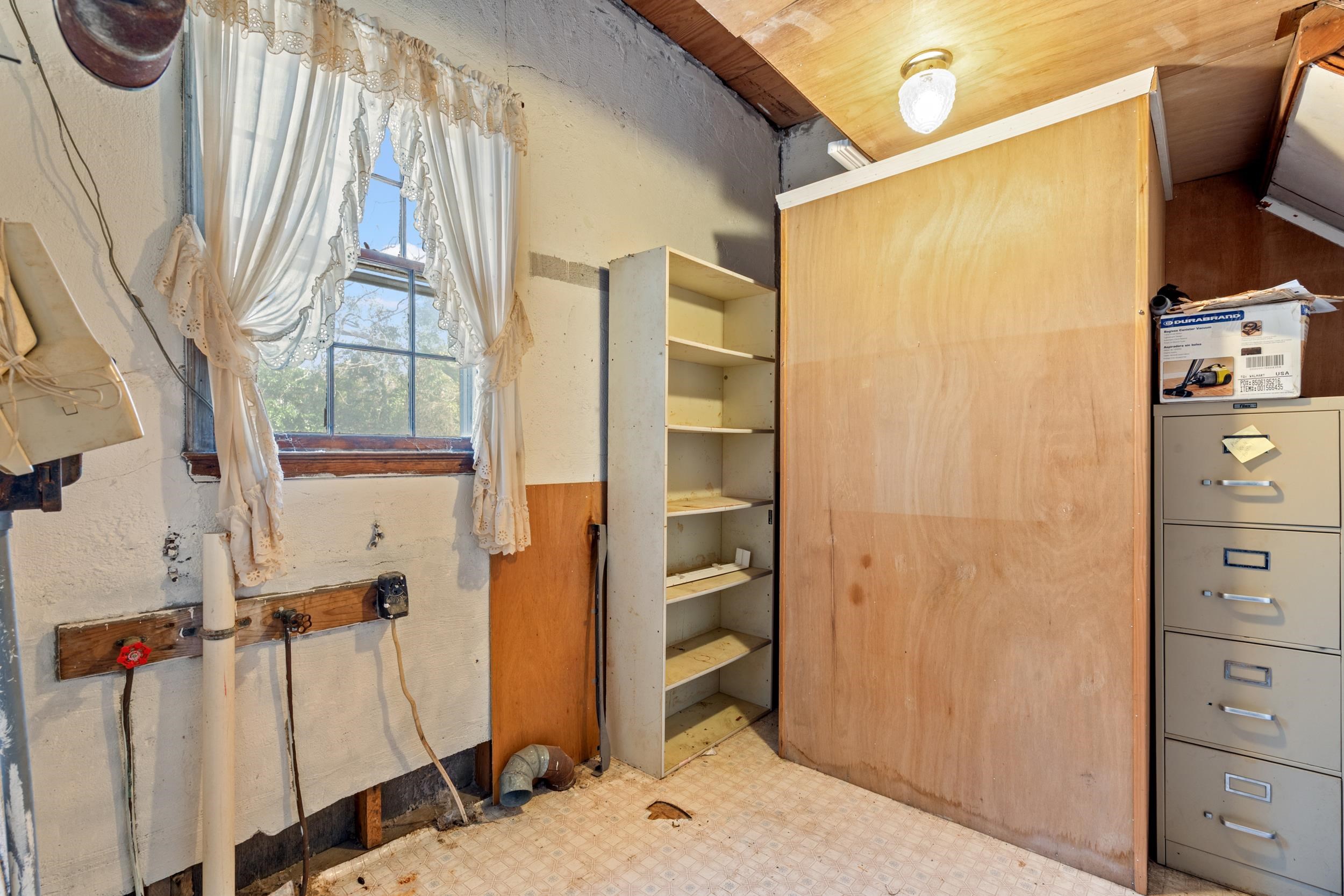 426 North Park Street Mullins, SC 29574 - Photo 29 of 39 Interior space