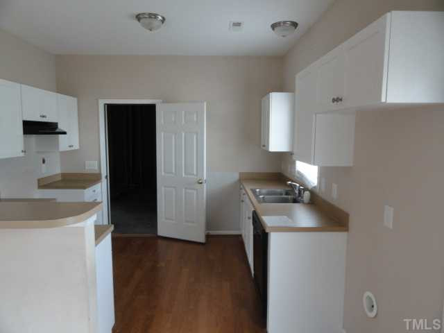 6802 Spanglers Spring Way Raleigh, NC 27610 - Photo 5 of 12 kitchen