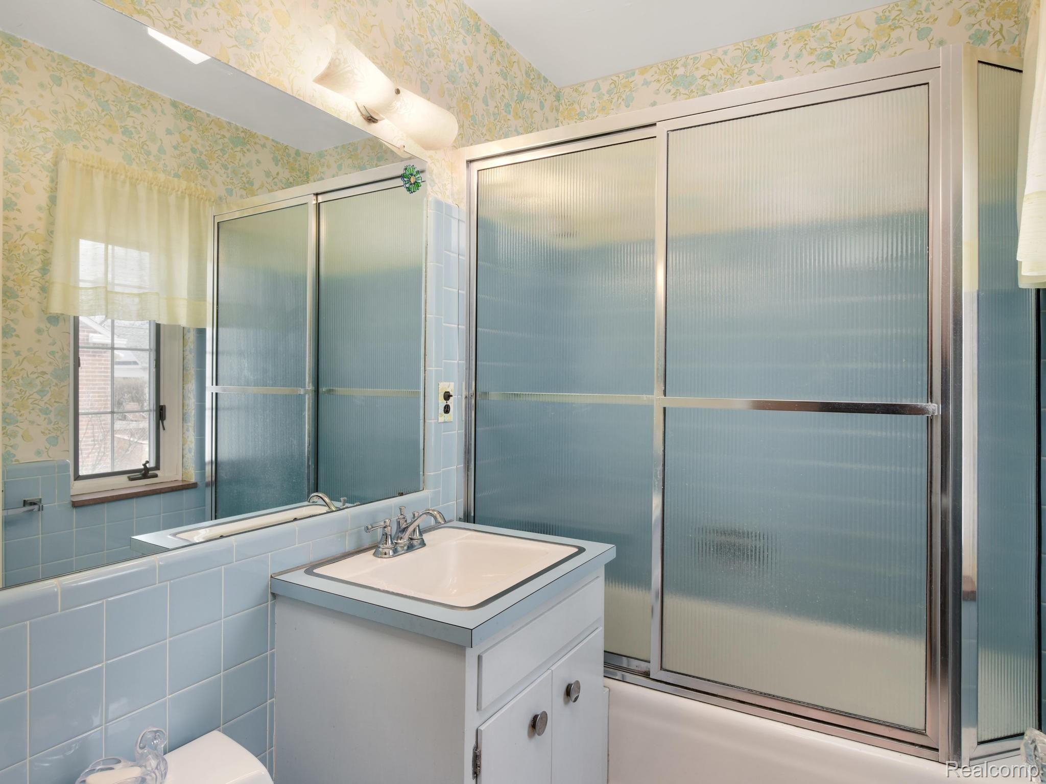 51 Vernier Road Grosse Pointe, MI 48236 - Photo 11 of 28 51 Vernier Rd Grosse Pointe-014-017-51 Vernier Rd Grosse Pointe-MLS_Size.jpg
