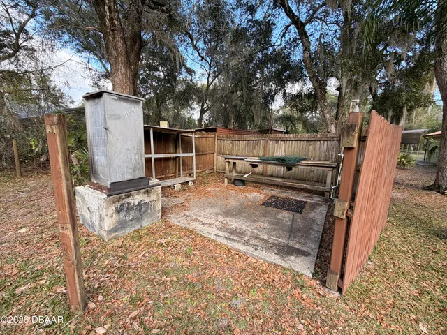 a view of an outdoor space