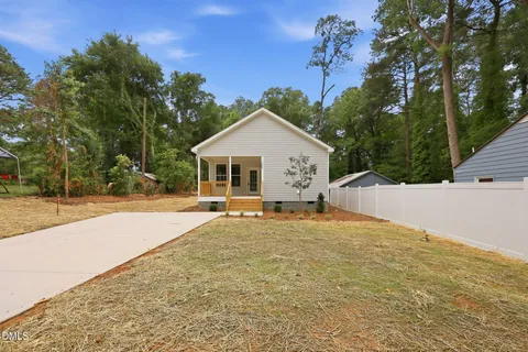 $299,900 | 1304 Goldsboro Avenue, Sanford, NC 27330