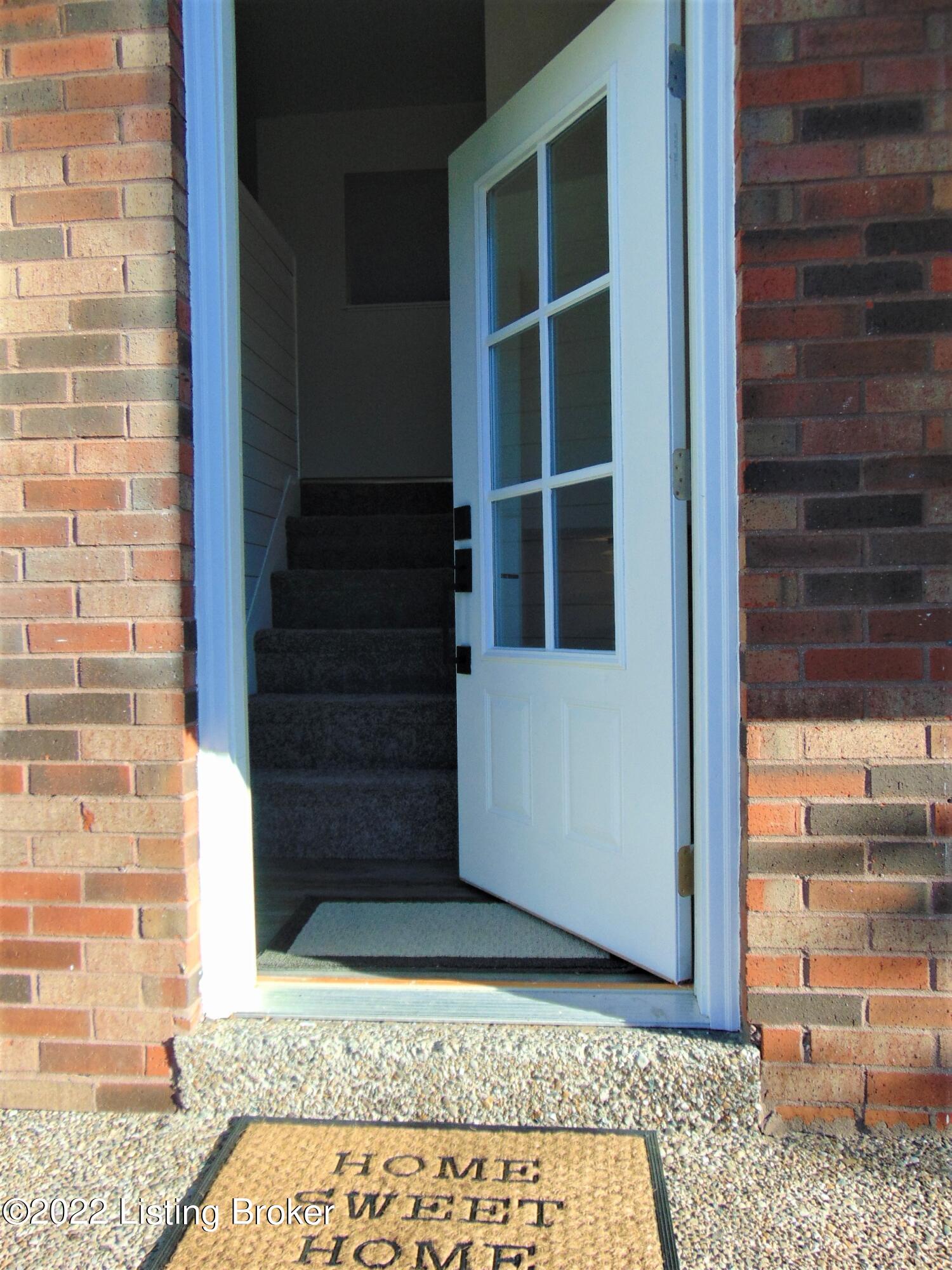 5018 Woodsend Road Louisville, KY 40229 - Photo 9 of 74 Come on in!