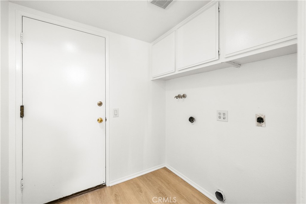 19 Alameda Irvine, CA 92620 - Photo 18 of 59 a view of small space with wooden floor