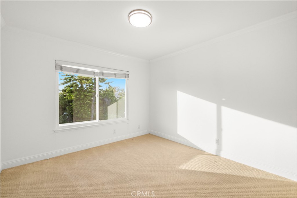 19 Alameda Irvine, CA 92620 - Photo 35 of 59 an empty room with a window