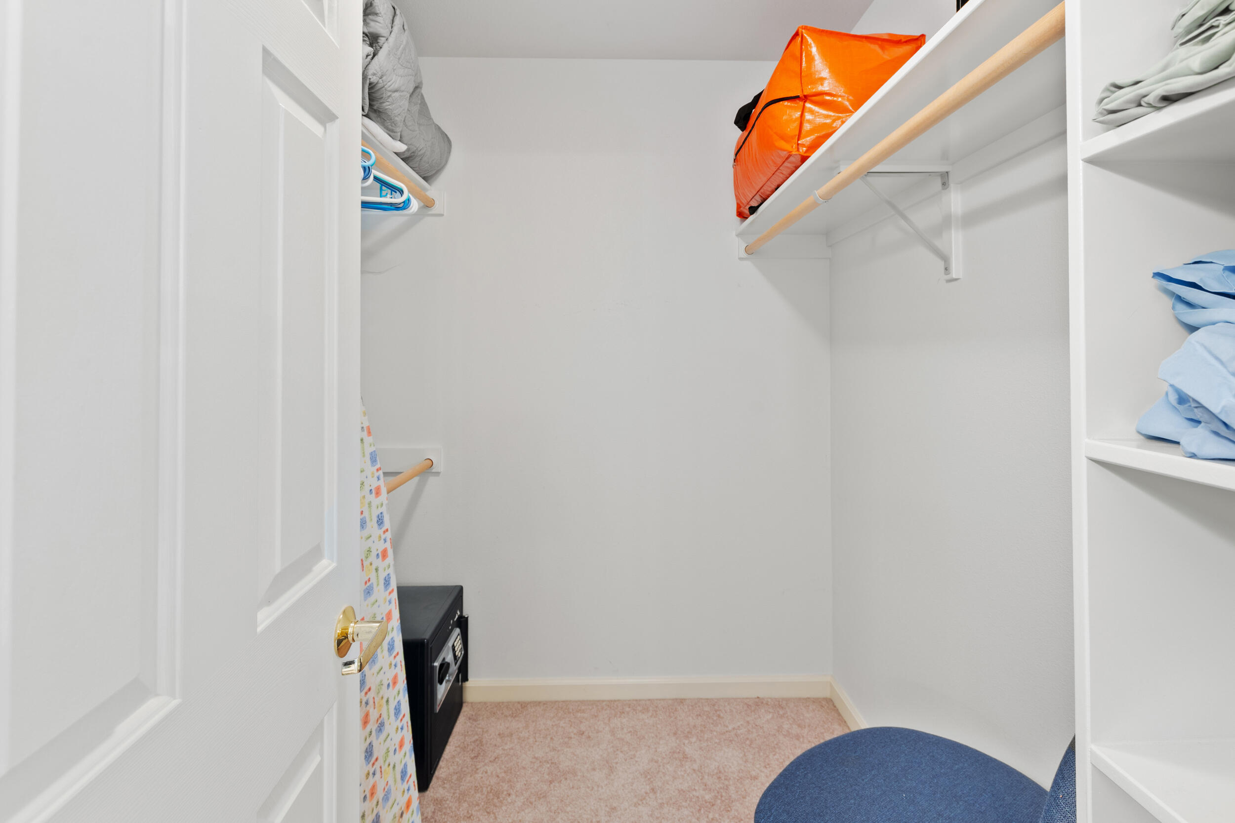280 Naturescape Road Grants Pass, OR 97527 - Photo 21 of 60 Primary Closet