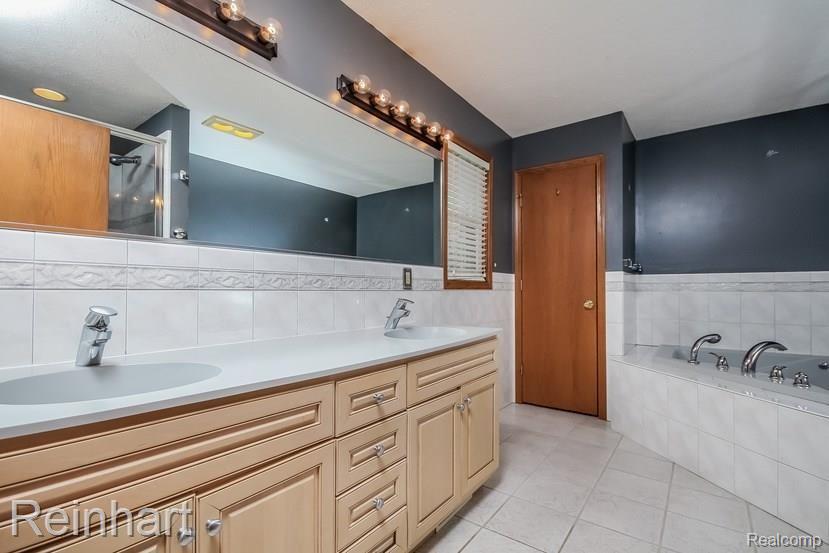 5338 Textile Road Ypsilanti, MI 48197 - Photo 21 of 56 021-Master_Bathroom-1516064-mls.jpg