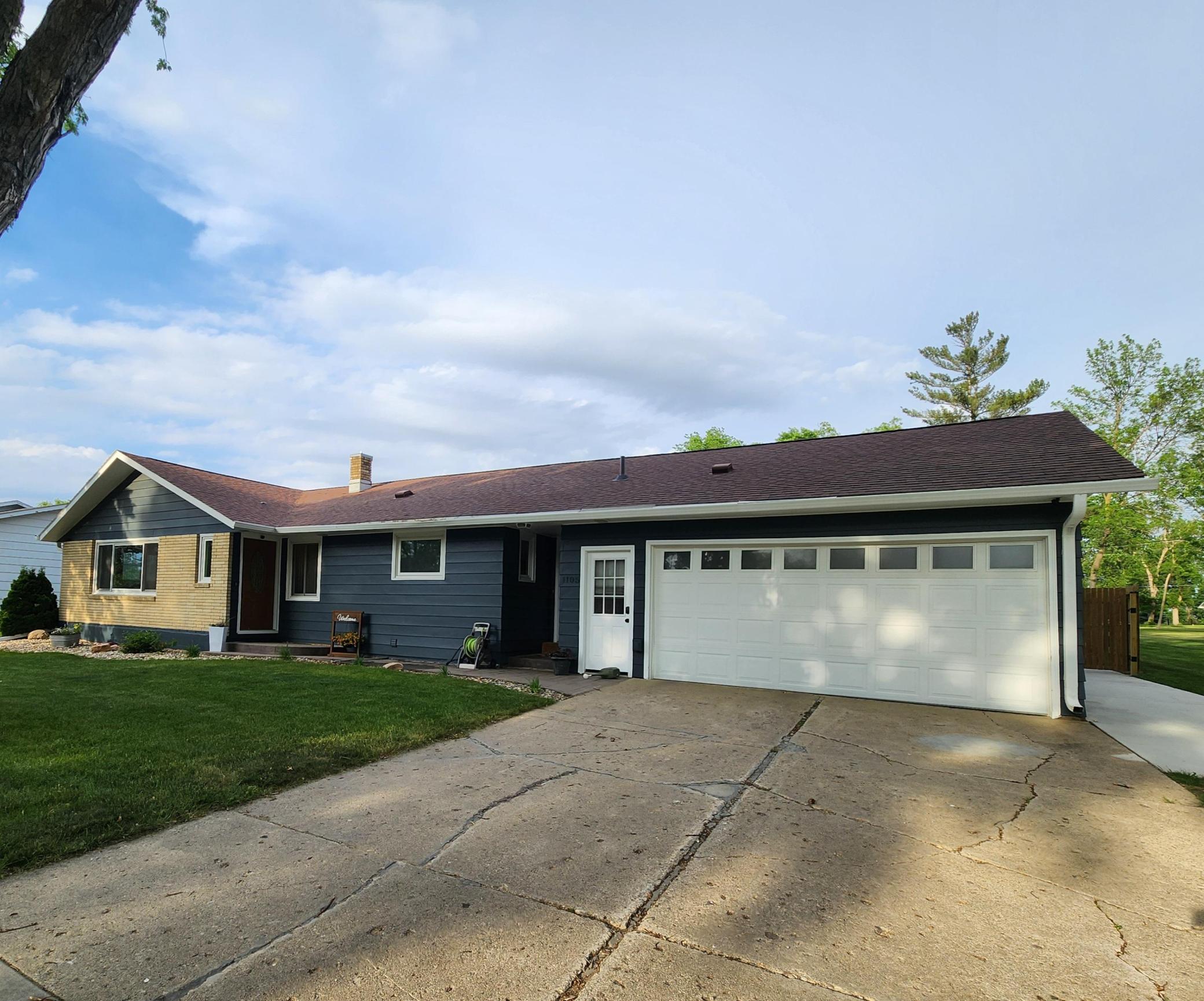 1105 5th Avenue Southwest Pipestone, MN 56164 - Photo 3 of 37
