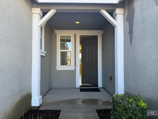 a view of house with backyard