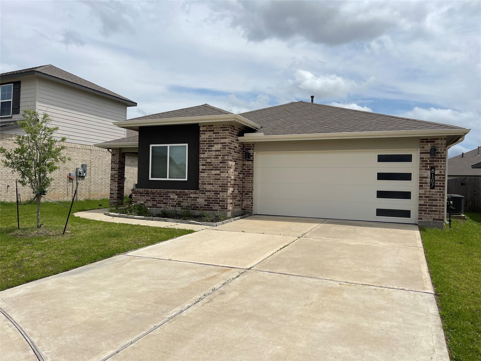 8107 Sugar Cane Lane Rosharon, TX 77583 - Photo 2 of 17