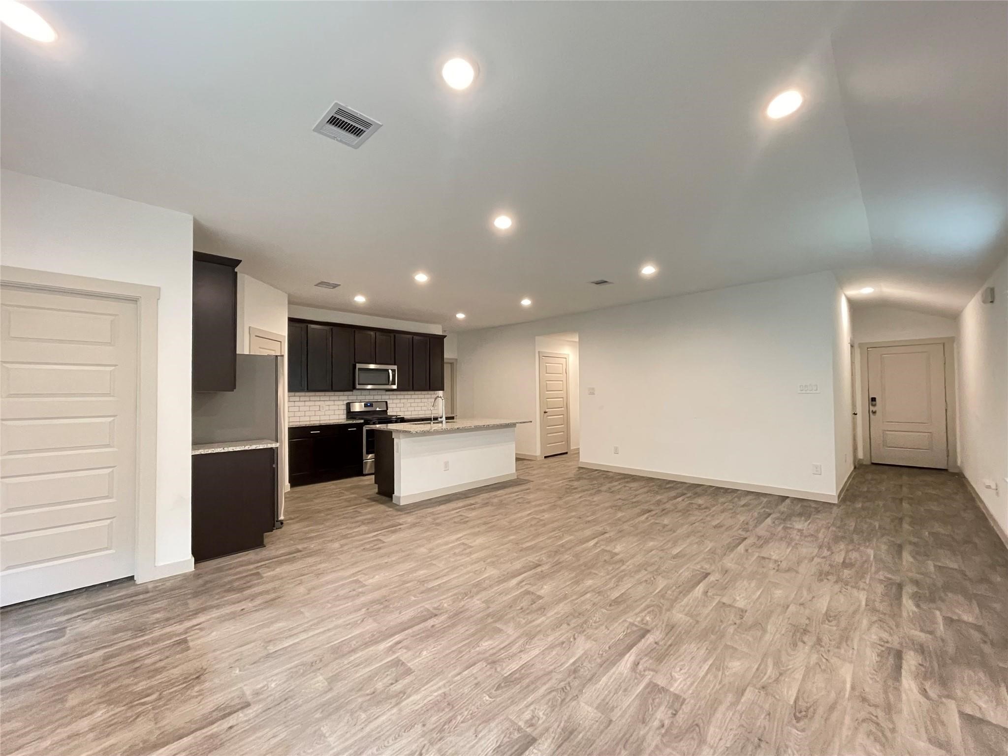 8107 Sugar Cane Lane Rosharon, TX 77583 - Photo 3 of 17